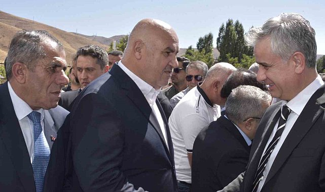 Bitlis'te 'Türkiye Yüzyılı Buluşmaları' programı gerçekleştirilirdi