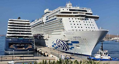 Bodrum'a 2 gemi birden geldi