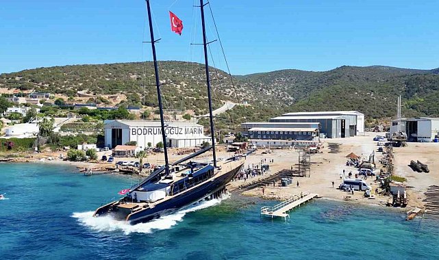 Bodrum'da 978 milyon liralık dev yelkenli suya indirildi