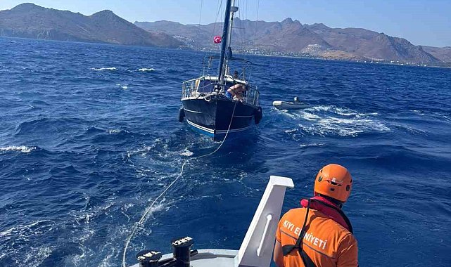 Bodrum'da dümen arızası yapan tekne KIYEM ekiplerince kurtarıldı