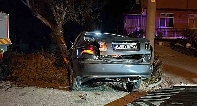 Bolu'da alkollü sürücü ağaca çarptı: 2 yaralı