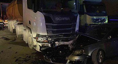 Bolu'da kontrolden çıkan otomobil park halindeki 3 araca çarptı: 4 ağır yaralı