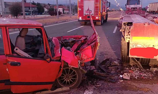 Bolu'da otomobil tıra çarptı: 1 yaralı