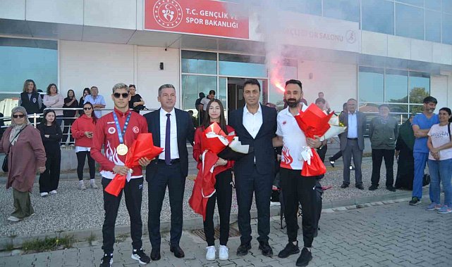 Bolulu sporcular Muaythai'da dünya şampiyonu oldu