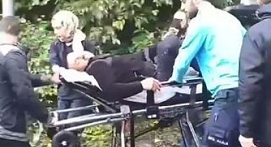 Borçka'da sel bölgesinde yaralanan kişi ambulansa ulaştırıldı