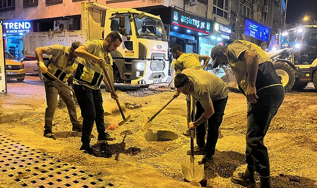 Bornova'da okul saatine yetişmesi için o caddede gece mesaisi