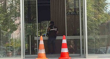 Boşanma aşamasındaki eşini ayağından vurup kaçtı