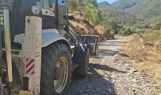 Bozdoğan'da arazi yolları bakıma alındı