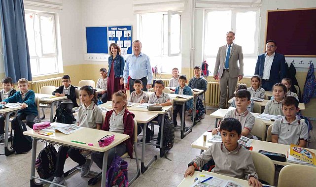 Bozüyük Kaymakamı Adem Öztürk Saffet Şeker İlkokulu'na ziyaret etti