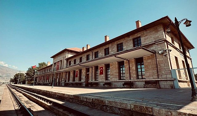 Bu gara ilk tren 1938 yılında ulaştı