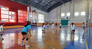 Bulanık'ta voleybol antrenmanlarına yoğun ilgi
