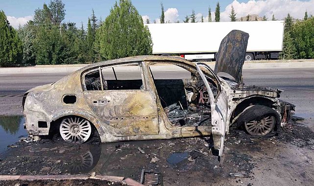 Burdur-Antalya kara yolunda otomobil yandı