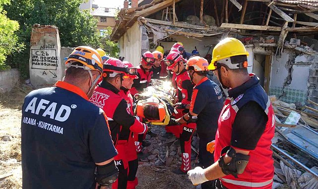 Burdur'da deprem tatbikatında gerçeğini aratmayan görüntüler yaşandı
