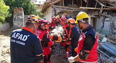 Burdur'da deprem tatbikatında gerçeğini aratmayan görüntüler yaşandı
