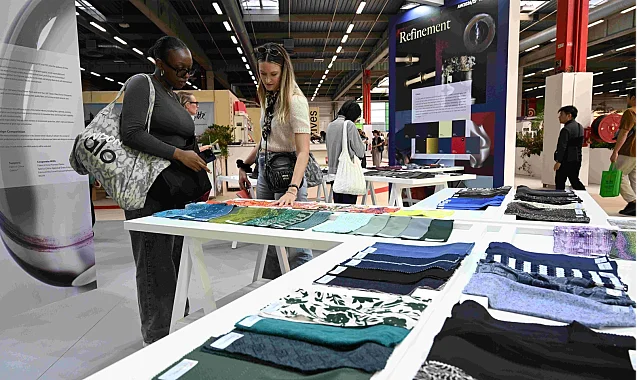 Bursa kumaşları Paris'te genç tasarımcılarla küresel vitrinlerde parladı