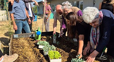 Bursa Nilüfer'de Alzheimer farkındalığına fidelerle destek