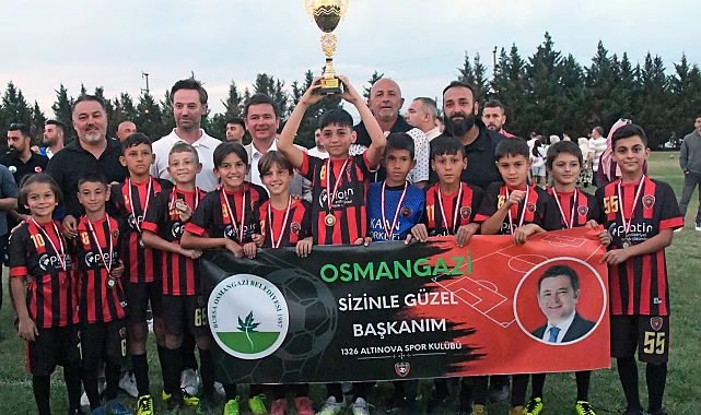 Bursa Osmangazi'de minik yetenekler futbol şöleninde buluştu