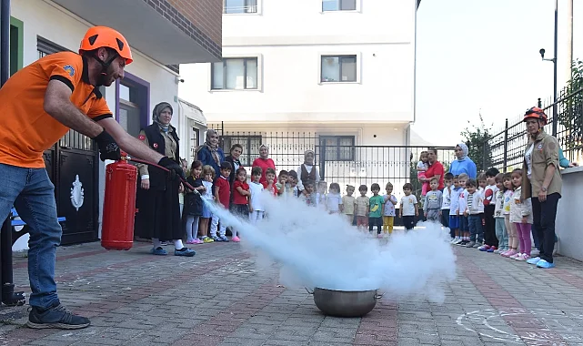 Bursa Yıldırım'da minik itfaiyeciler göz kamaştırdı