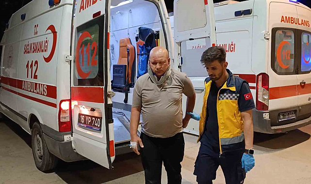 Bursa'da 2 otomobil kafa kafaya çarpıştı: 4 yaralı