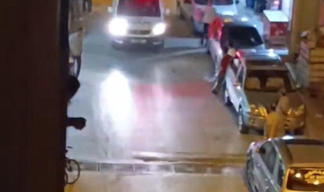Bursa'da çocuk kavgasına aileler de karıştı: Sokak savaş alanına döndü