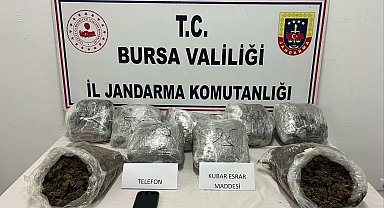 Bursa'da eve yapılan baskında 8 kilo 900 gram esrar ele geçirildi