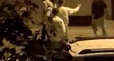 Bursa'da gençler sokak ortasında kavgaya tutuştu: Tekme tokat darp kameraya yansıdı