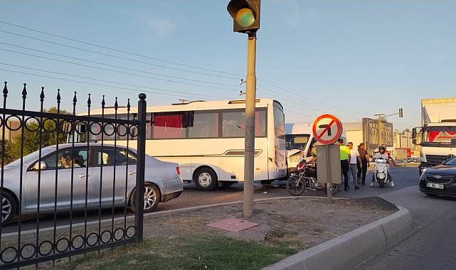 Bursa'da işci servisi ile yolcu minibüsü çarpıştı: 4 yaralı