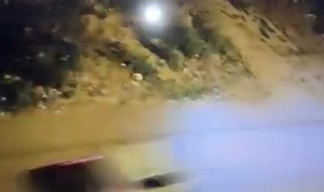 Bursa'da otomobil bisikletli çocuğa çarptı, o anlar kameralara yansıdı