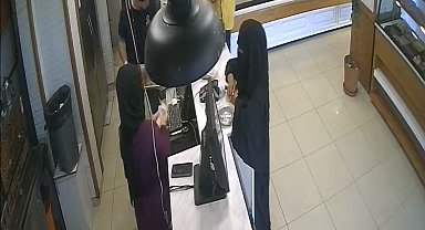 Bursa'da pastanede 'yırtık para' yöntemiyle tırnakçılık kamerada
