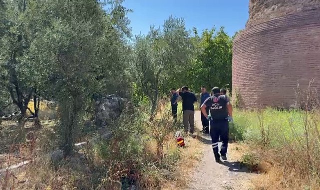 Bursa'da tarihi surların dibinde erkek cesedi bulundu