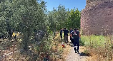 Bursa'da tarihi surların dibinde erkek cesedi bulundu