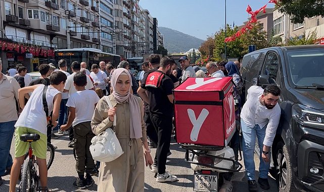 Bursa'da yolun karşısına geçen 2 kadına motosiklet çarptı