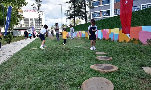 Bursa'da sokaklar çocuklarla gülümsüyor