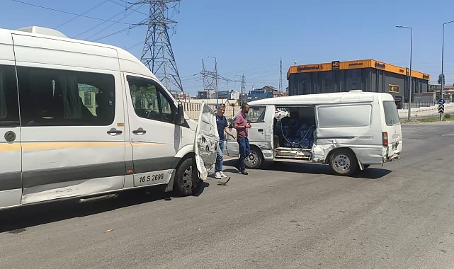 Bursa'da trafik kazası güldürdü! Kapısını arayan şoför, servis minibüsünde buldu