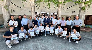 Büyükağa Kur'an Kursu'nda genç hafızlar belgelerine kavuştu