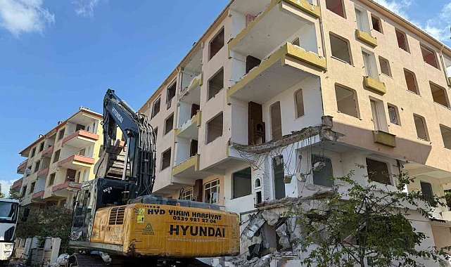 Büyükçekmece'de 9 bloklu sitede kentsel dönüşüm başladı