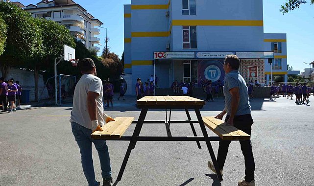 Büyükşehir'den kurumlara bank ve piknik masası desteği