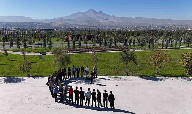 Büyükşehirden harita tapu kadastro alanı öğrencilerine drone teknolojileri ve CBS eğitimi