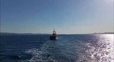 Çanakkale Boğazı'nda makina arızası yapan kuru yük gemisi yedeklenerek çekildi