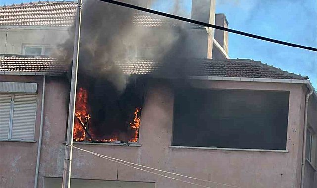 Çanakkale'de yanan ev kullanılamaz hale geldi