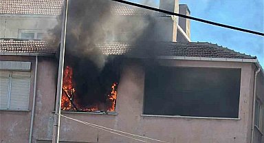 Çanakkale'de yanan ev kullanılamaz hale geldi