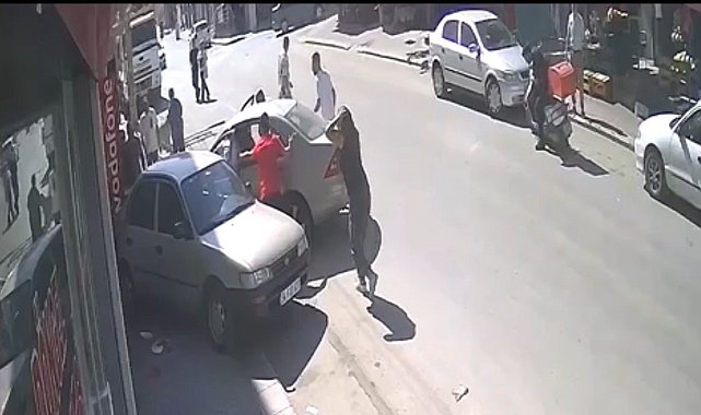 Çarptığı araç, 11 yaşındaki çocuğu duvara sıkıştırdı
