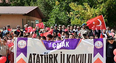 Çatak'ta İlköğretim Haftası coşkuyla kutlandı