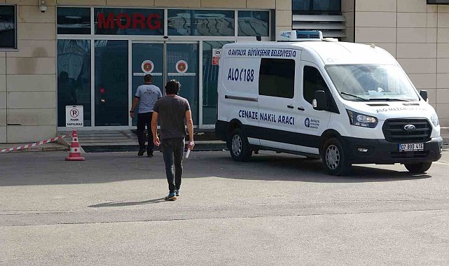 Çatıdan hortumla balkona inmek isterken hayatını kaybeden şahsın cenazesi teslim alındı