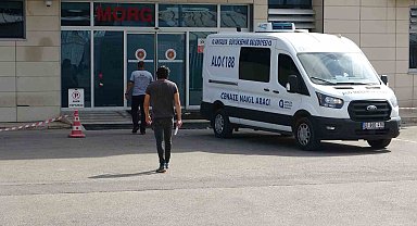 Çatıdan hortumla balkona inmek isterken hayatını kaybeden şahsın cenazesi teslim alındı