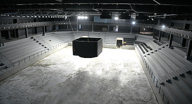 Çayırova'daki spor kompleksinde tribün koltuklarının montajına başlandı