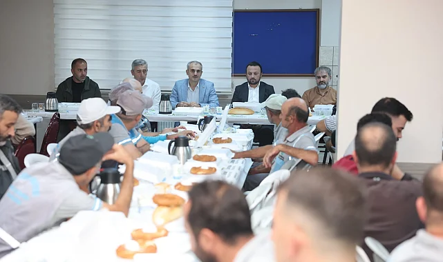 Çayırova'da Başkan Çiftçi, temizlik personellerini mesaiye uğurladı