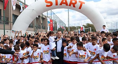 Çekmeköy'de düzenlenen Ömerli Çocuk Şenliği 7'den 70'e renkli görüntülere sahne oldu