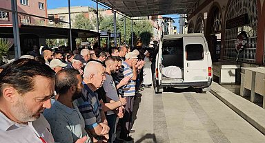 Cenazesi asansörlü araçla evden indirildi