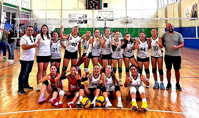 Çeşme Belediyespor Küçük Kızlar Voleybol Takımı grup lideri oldu